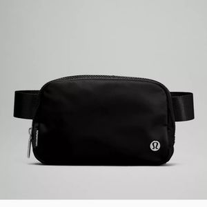 NWT Lululemon Everywhere Belt Bag Black 1L